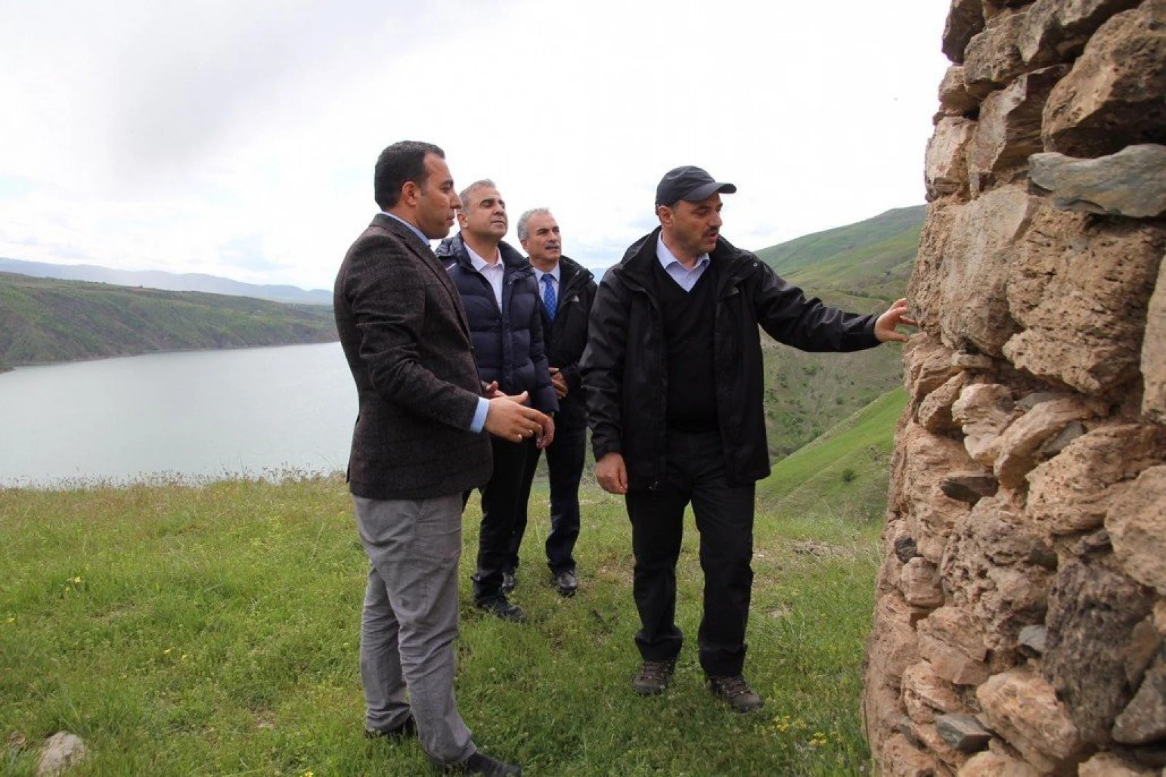 Vali Kaldırım O Kümbeti İnceledi