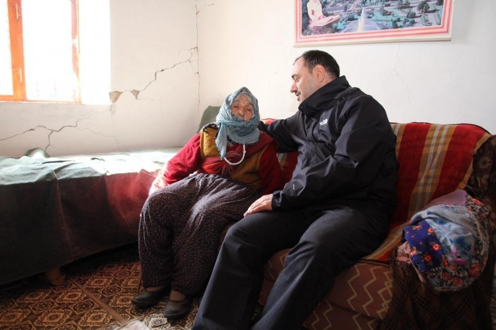 Vali Kaldırım O Kümbeti İnceledi