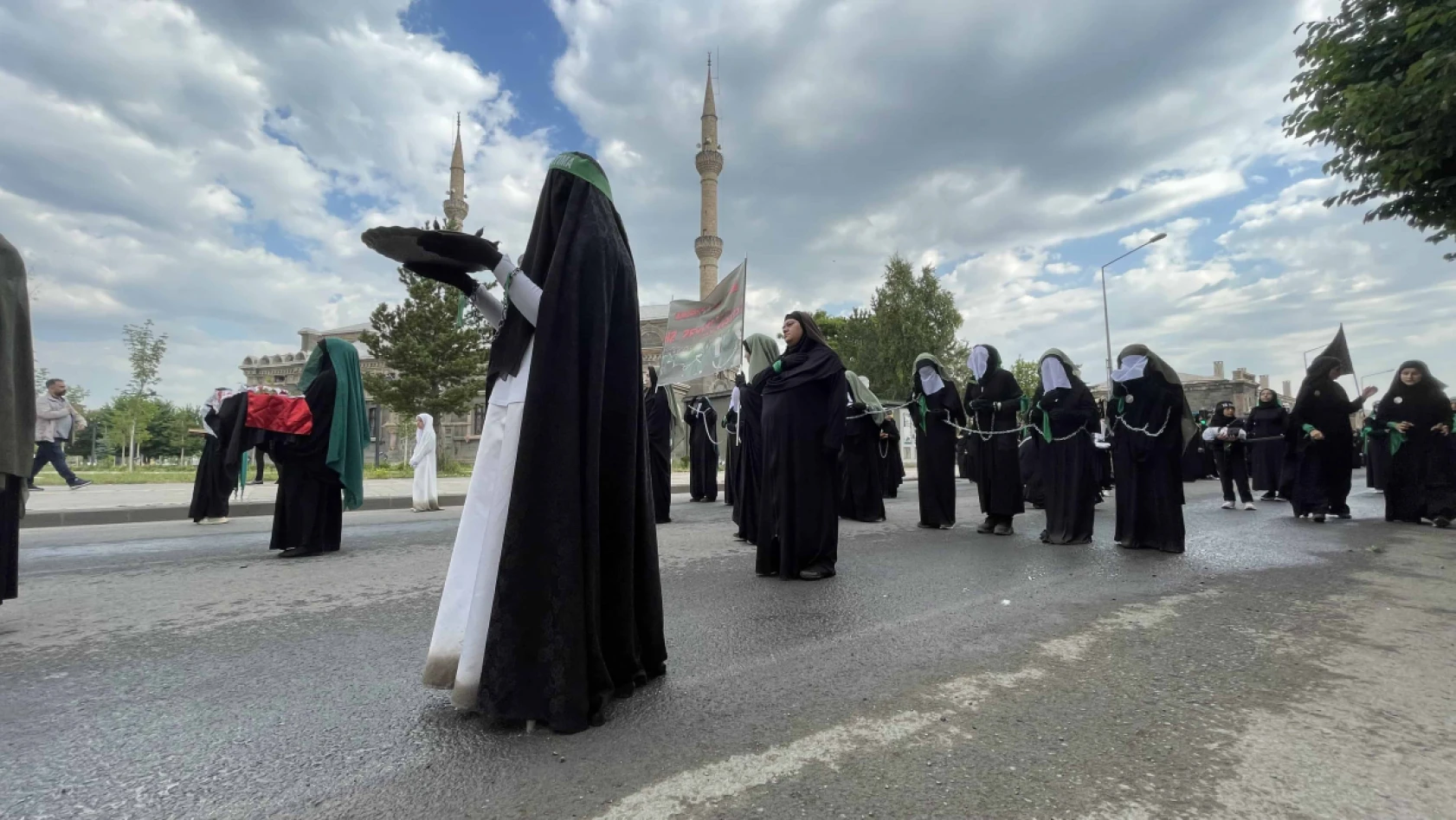 Kars'ta Kerbela Şehitleri Anılıyor