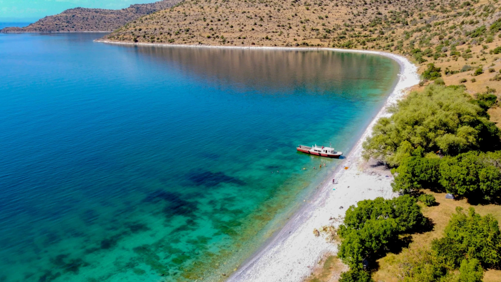 Van Gölü'nün El Değmemiş Koyları Doğaseverlerin Yeni Rotası Oldu