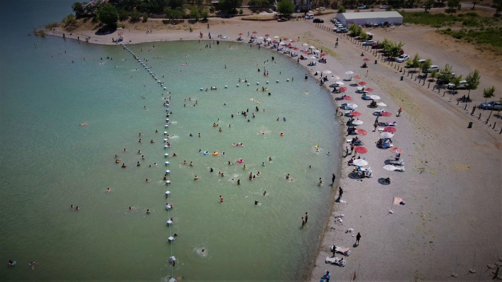 Doğu'nun Gizli Denizi Sivrice Hazar Gölü Tatilcilerin Akınına Uğradı
