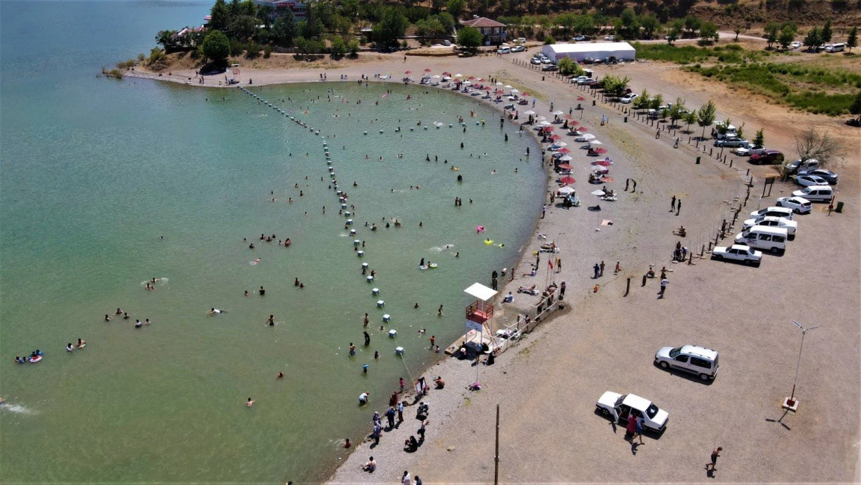 Doğu'nun Gizli Denizi Sivrice Hazar Gölü Tatilcilerin Akınına Uğradı