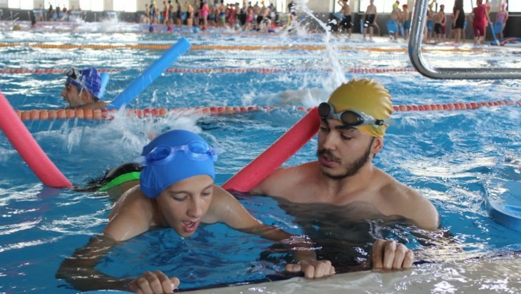 Elazığ'da Olimpik Havuzda, 2 Bin Çocuk, Yüzme Öğrendi