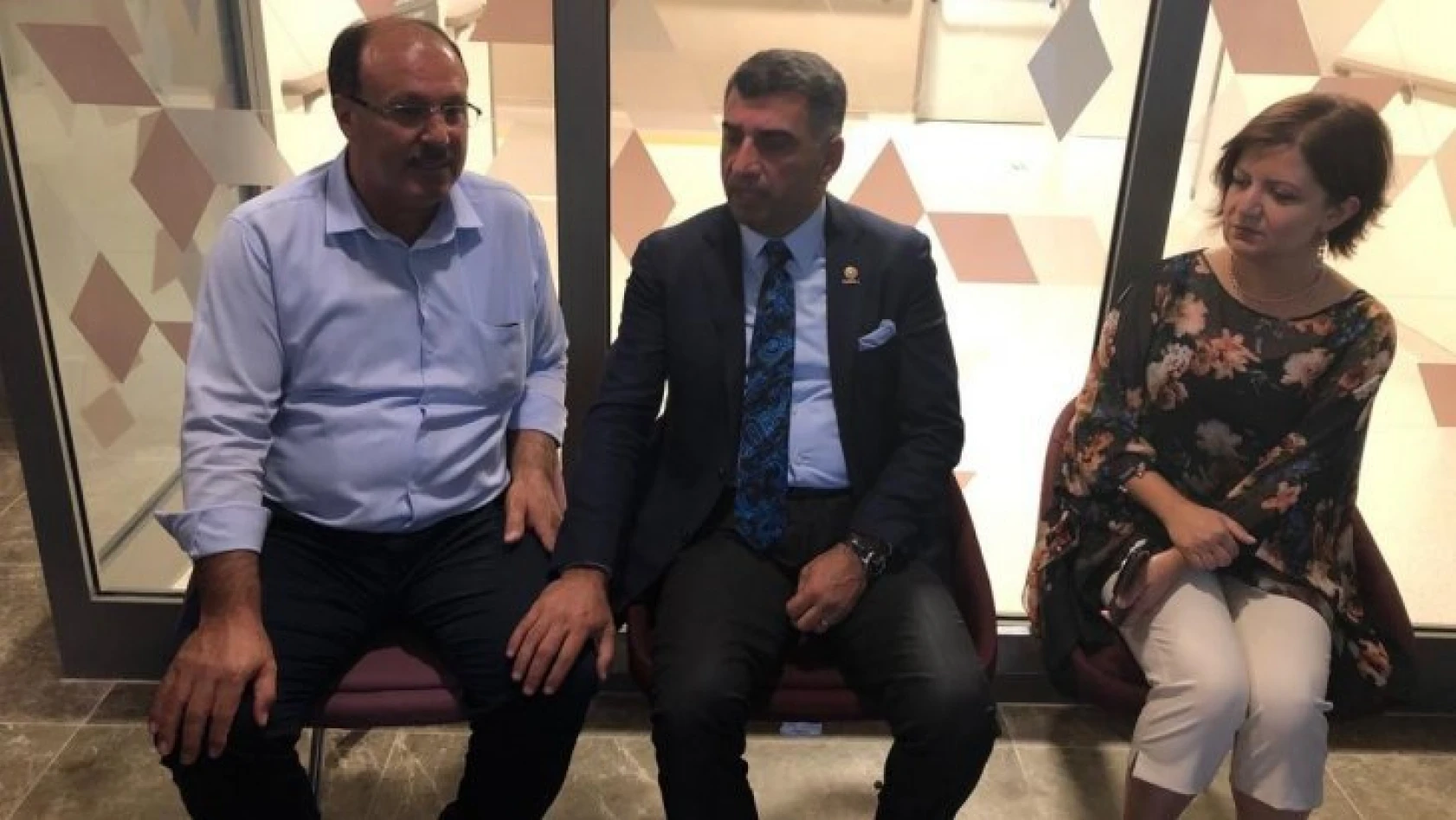 Kemal Kılıçdaroğlu'ndan, Elazığ'da Yaralı Olan Gazinin Ailesine Geçmiş Olsun Telefonu