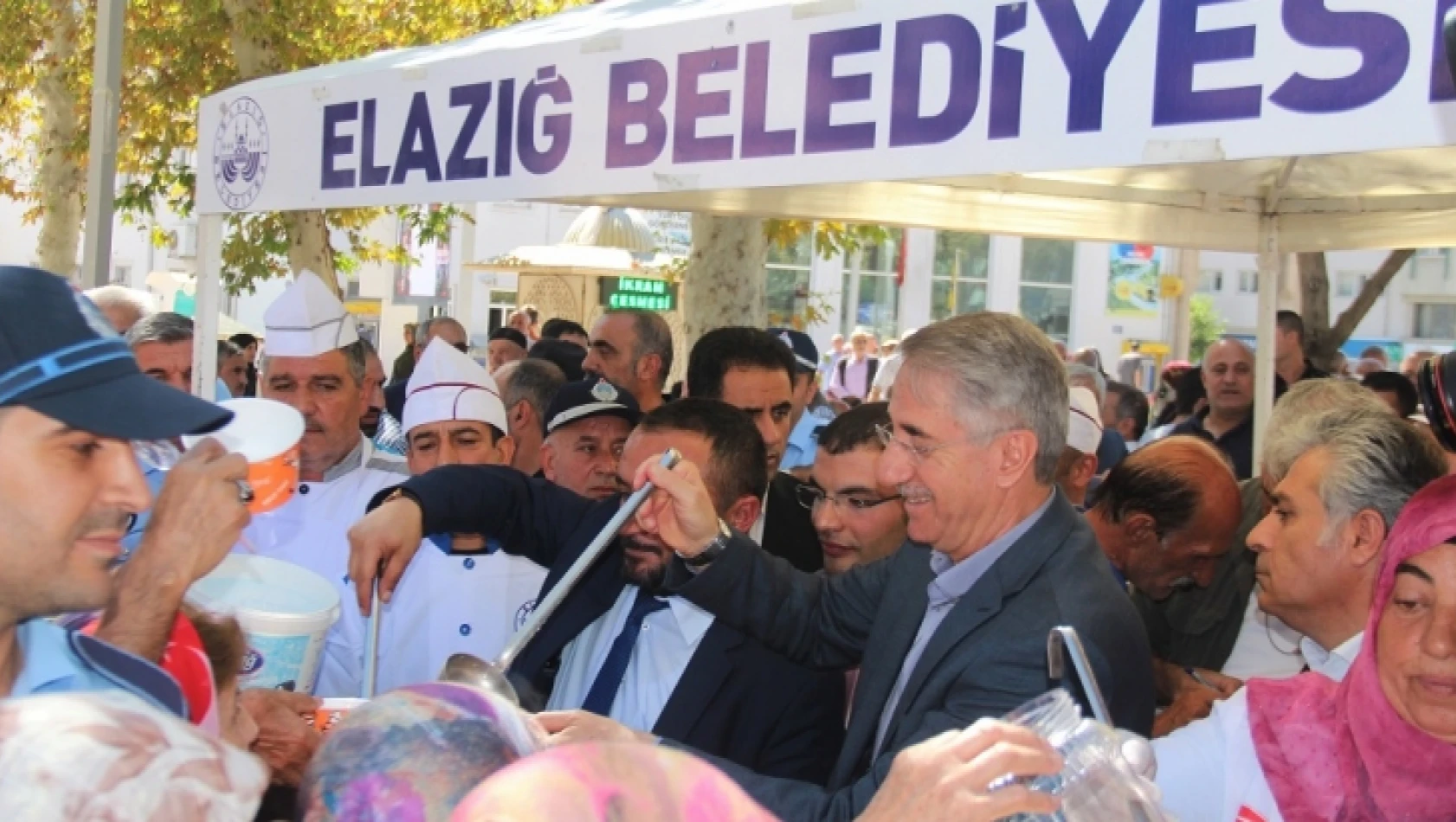 Elazığ'da 3 Bin Kişiye Aşure Dağıtıldı
