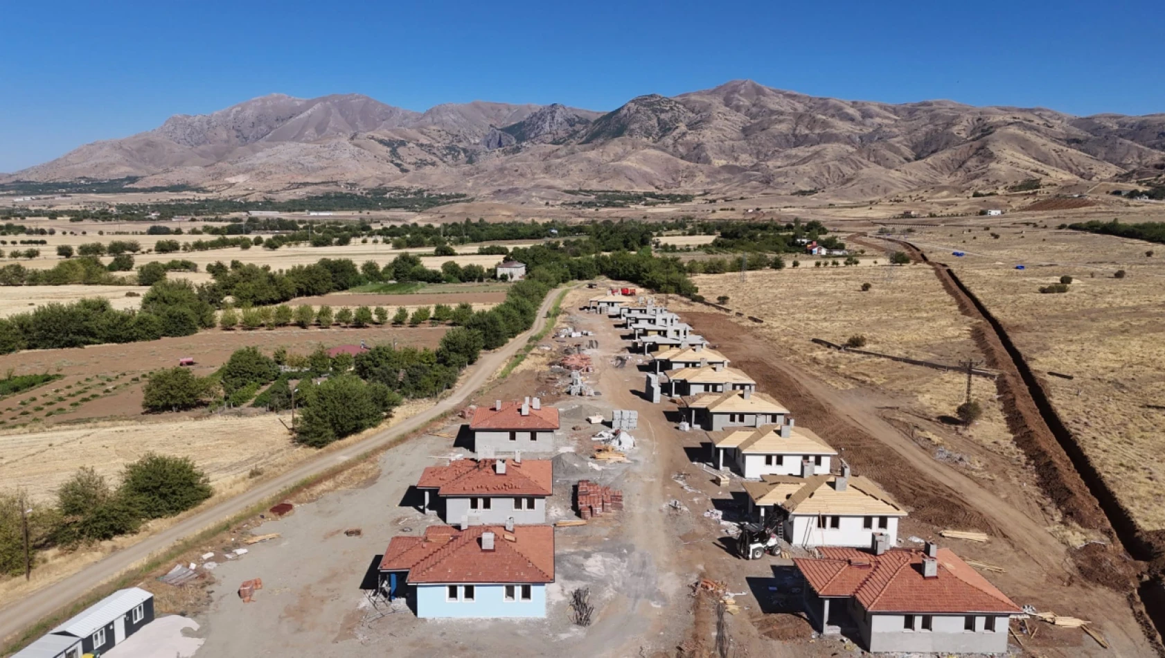 Elazığ'da Afet Konutları İçin Güneş Enerjili İçme Suyu Projesi Hızla İlerliyor