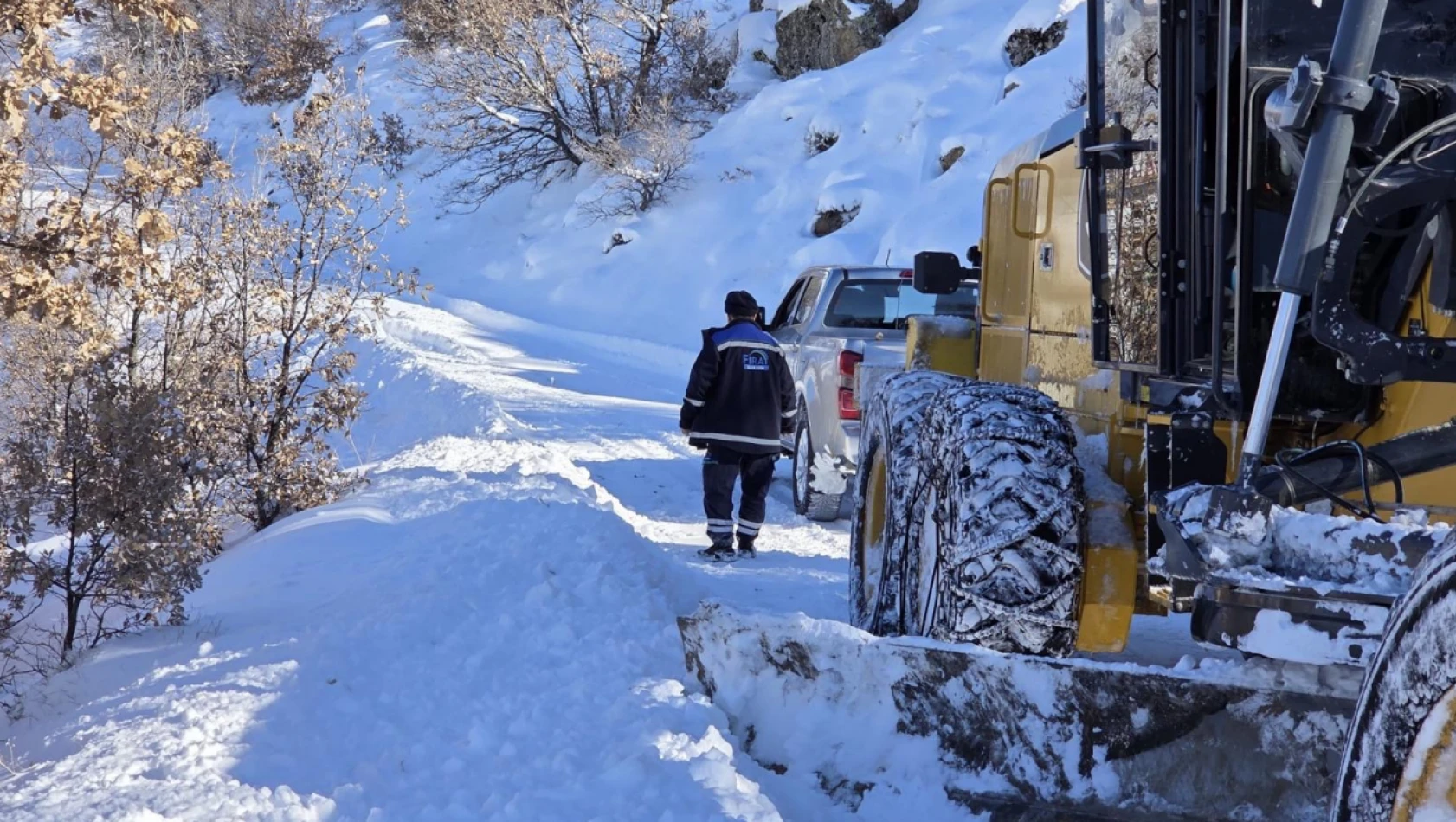 Elazığ'da kar 407 köy yolunu ulaşıma kapattı, ekipler teyakkuzda