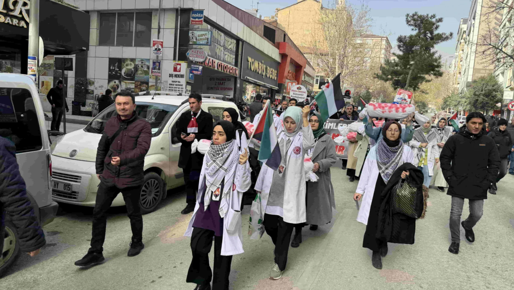 Elazığ'da Sağlık Çalışanları Gazze İçin Yürüdü