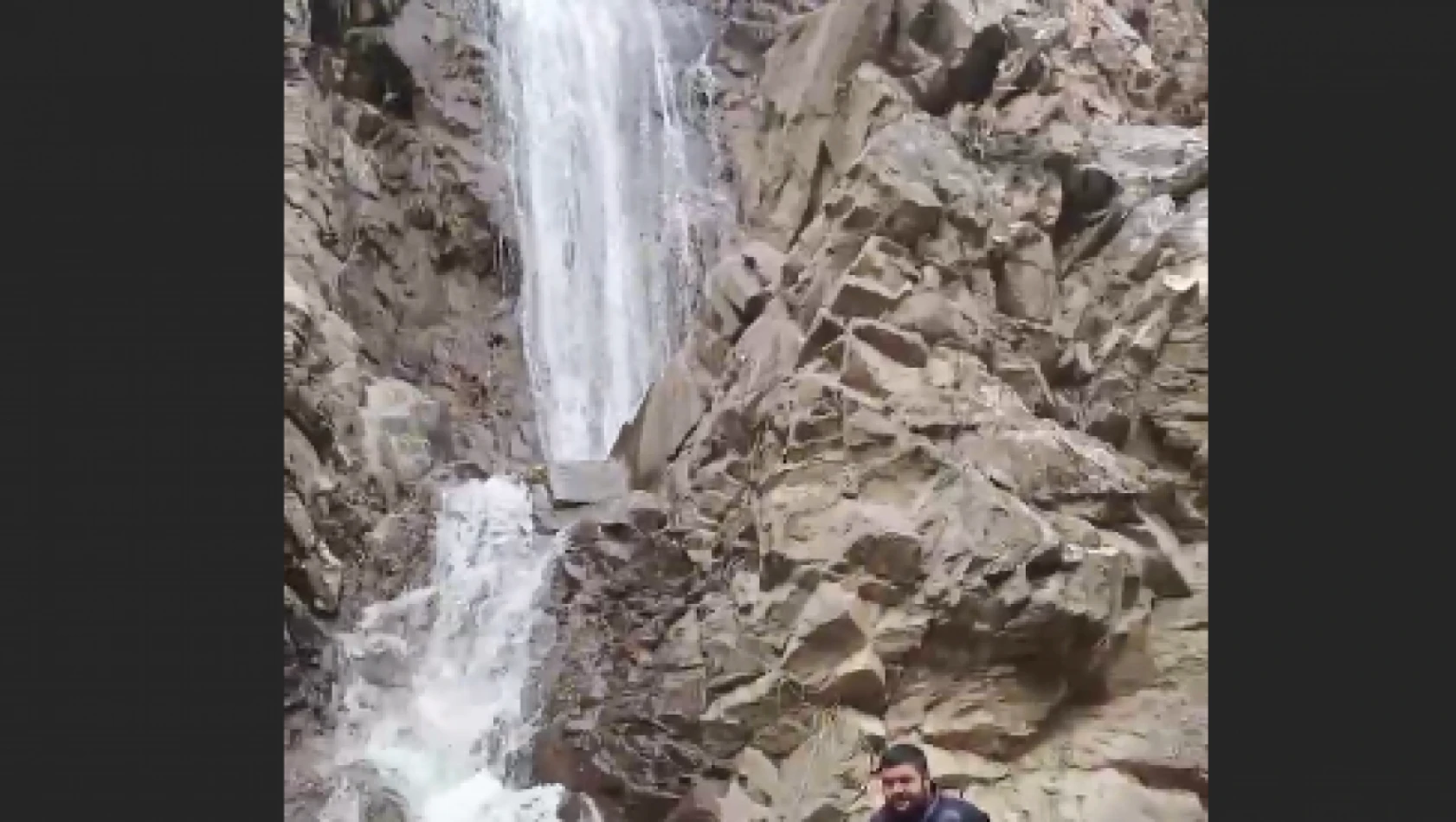 Elazığ'da Yağmurla Birlikte Ortaya Çıkan Şelale Görüntüsü Büyülüyor