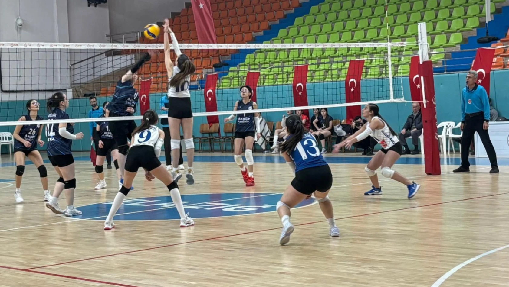 Elazığ'da Yıldız Kadınlar Voleybol İl Birinciliği Tamamlandı: Şampiyon Elazığ Belediye Spor