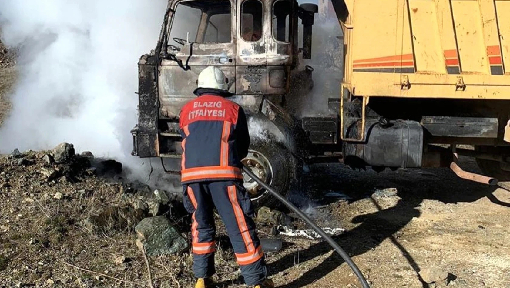 Elazığ İtfaiyesi 2025'te 2 Bin 900'ü Aşkın Olayda Vatandaşların Yanında Oldu