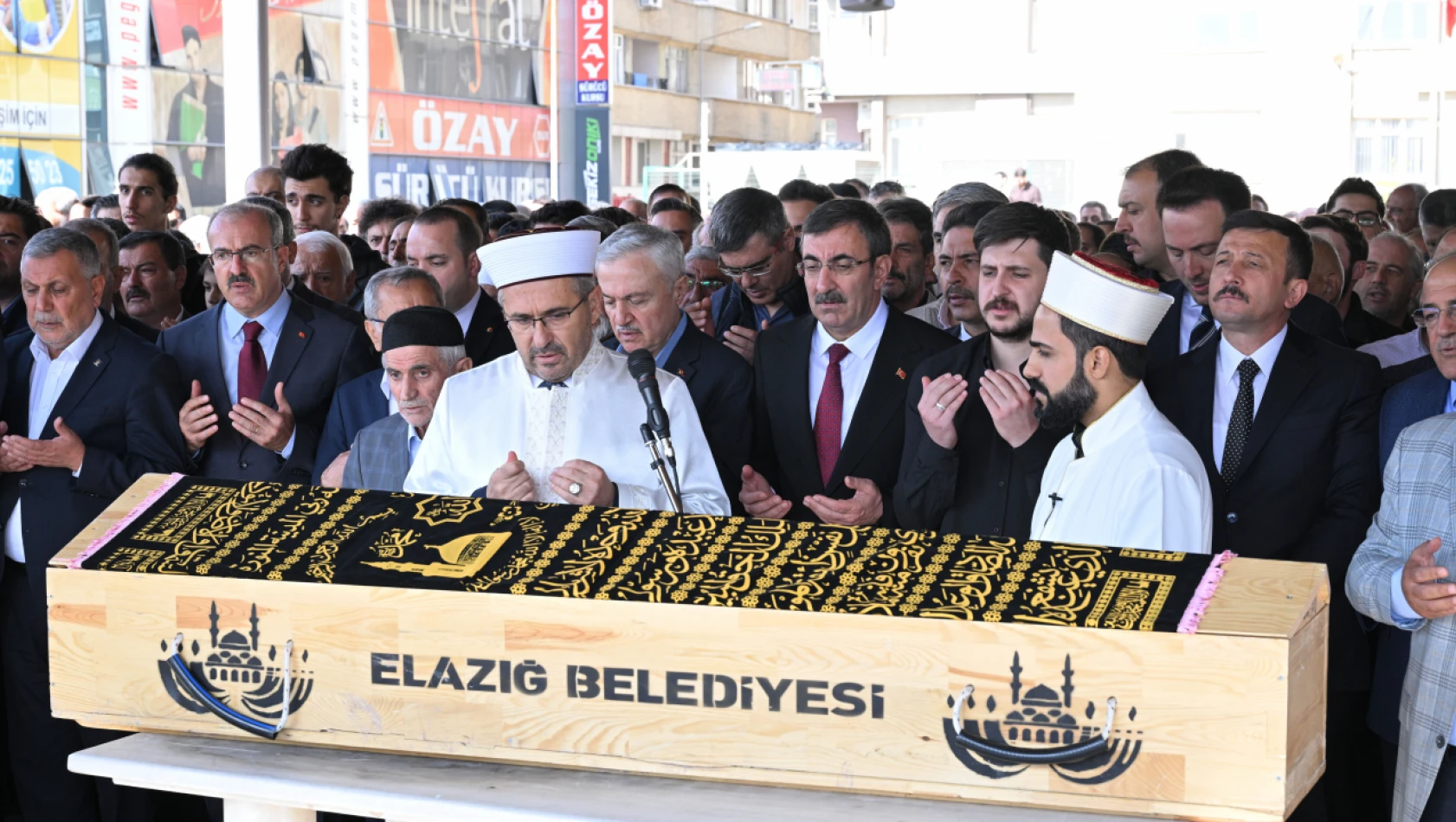 Eski AK Parti Milletvekili Tahir Öztürk, Elazığ'da Son Yolculuğuna Uğurlandı