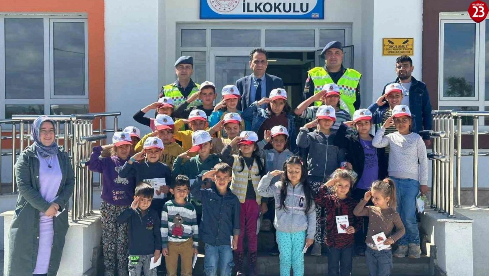 Jandarmadan öğrencilere trafik eğitimi