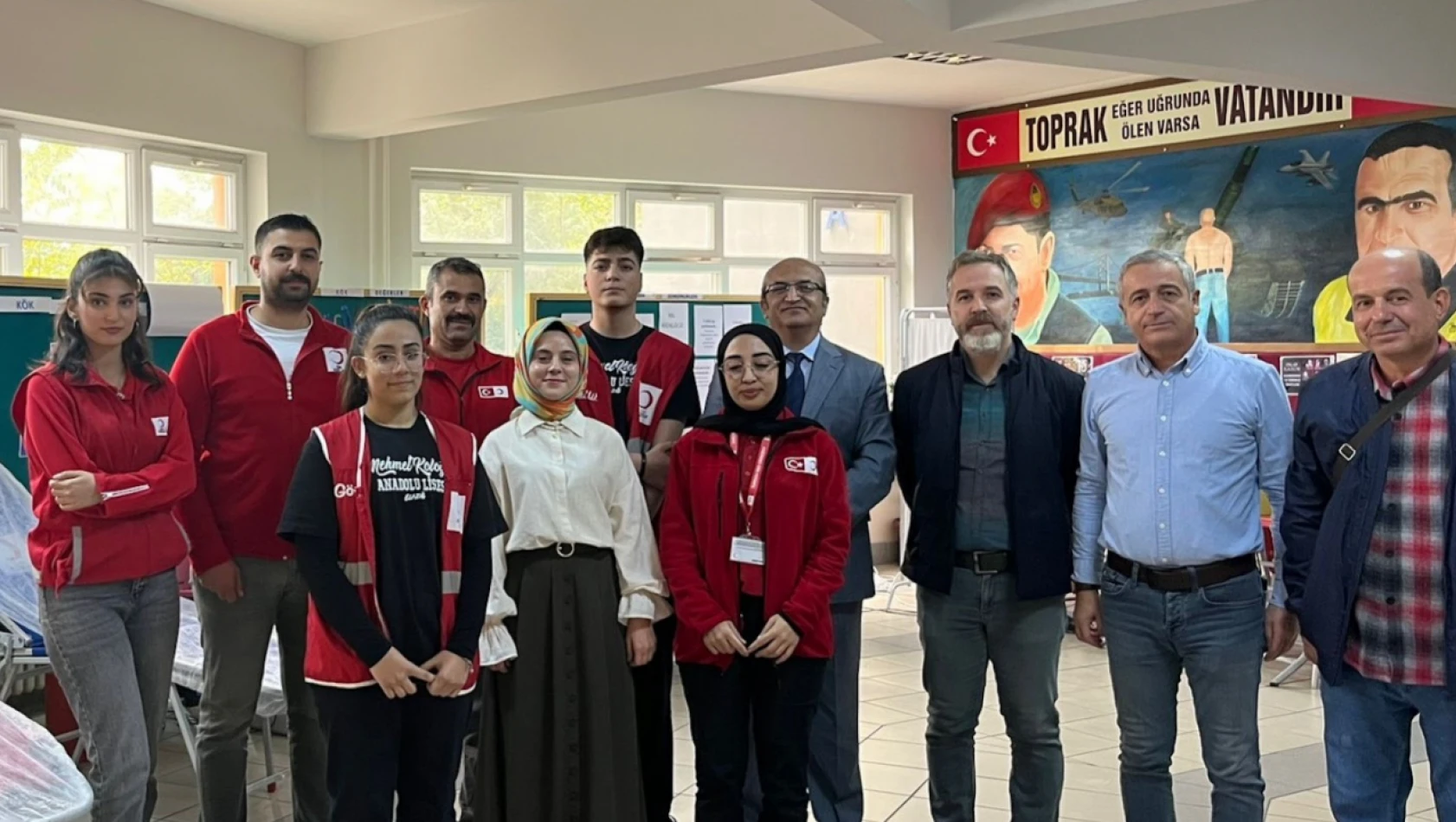 Mehmet Koloğlu Anadolu Lisesi'nde Kızılay Haftası'na Özel Kan Bağışı Etkinliği Düzenlendi