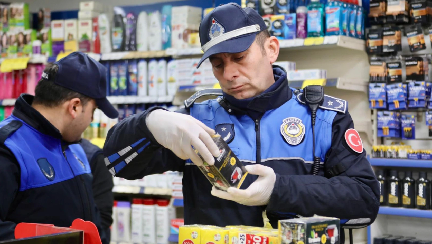 Zabıta Elazığ'da yeni yıl öncesi gıda denetimlerini artırdı: Raflar mercek altında