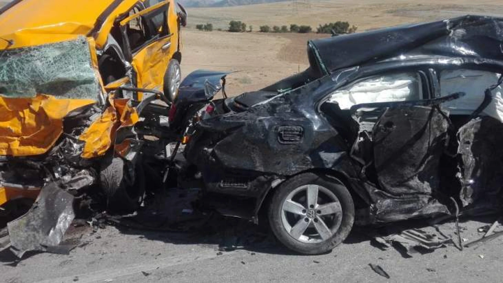 Bingöl Yolunda Feci Kaza 3 Kişi Yaşamını Yitirdi