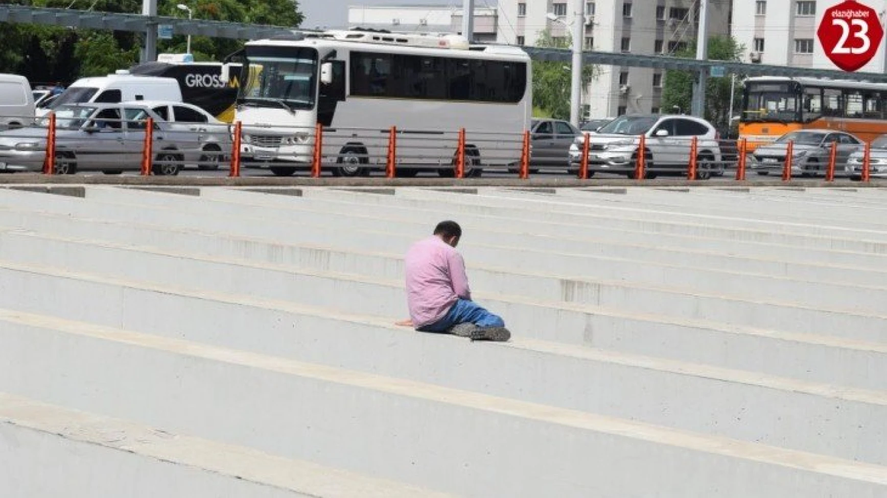 Alt Geçitten Atlayarak İntihar Etmek İstedi !