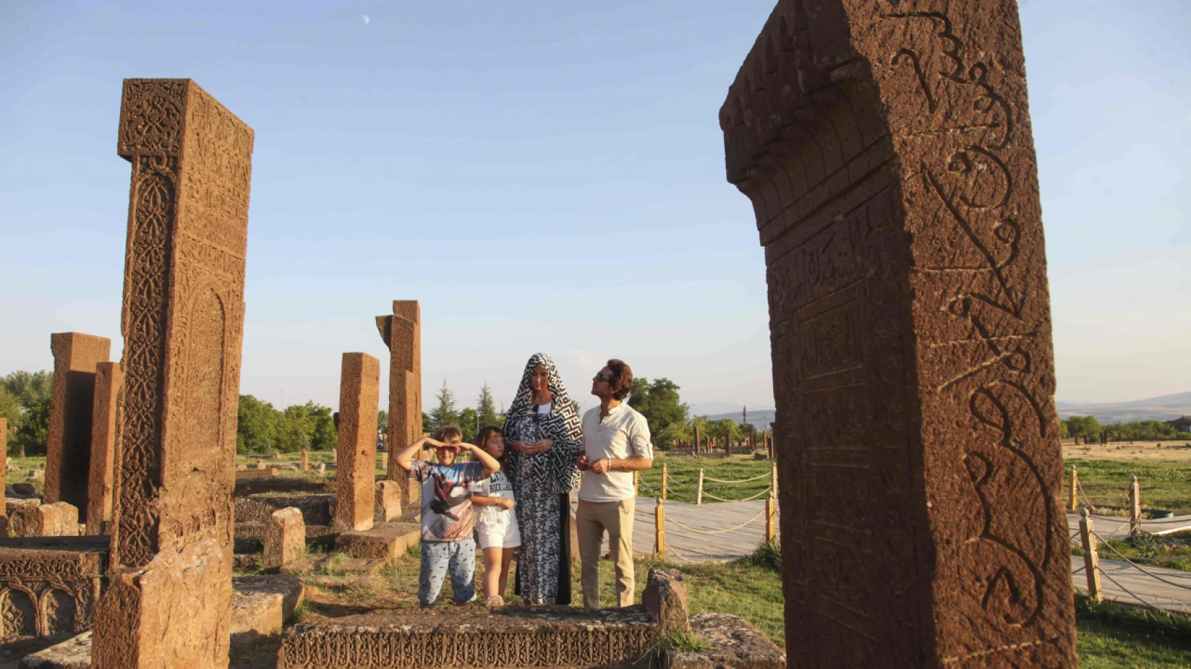 Oyuncu Wilma Elles, Bitlis'i Gezdi