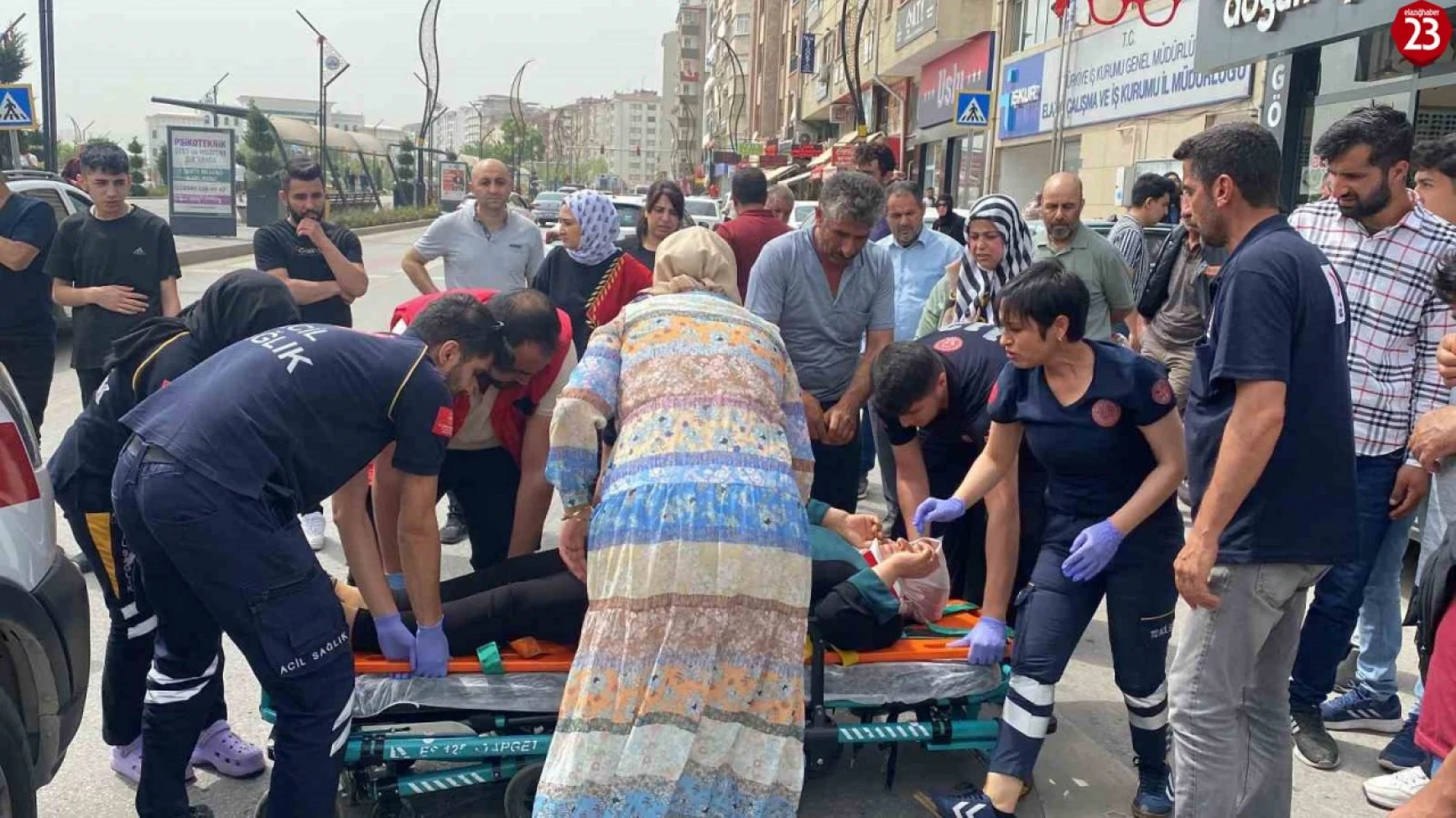 Elazığ'da motosikletin çarptığı kadın yaralandı
