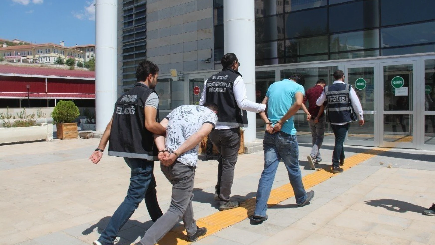Elazığ'da Uyuşturucu Operasyonu, 4 Şüpheliden 2'si Tutuklandı