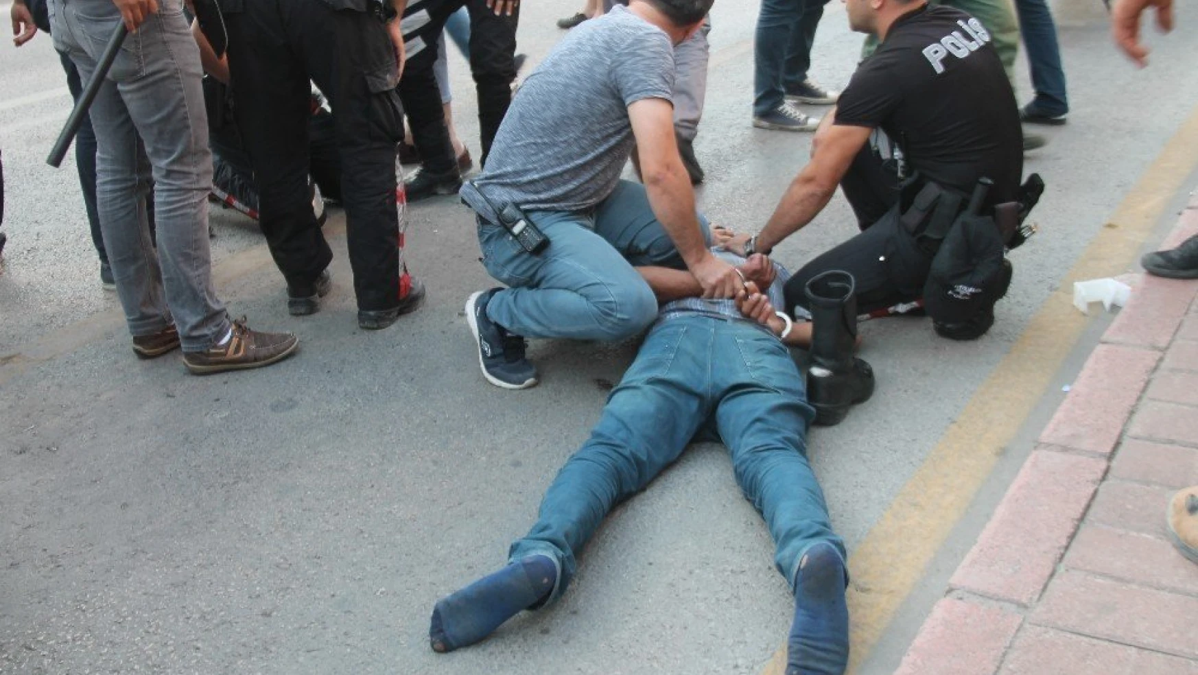 Elazığ'da Polise Silahlı Saldırı, 1 Polis Yaralı