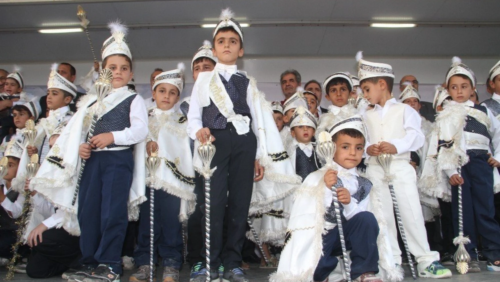 Akçakiraz'da 104 Çocuk İçin Sünnet Şöleni Düzenlendi