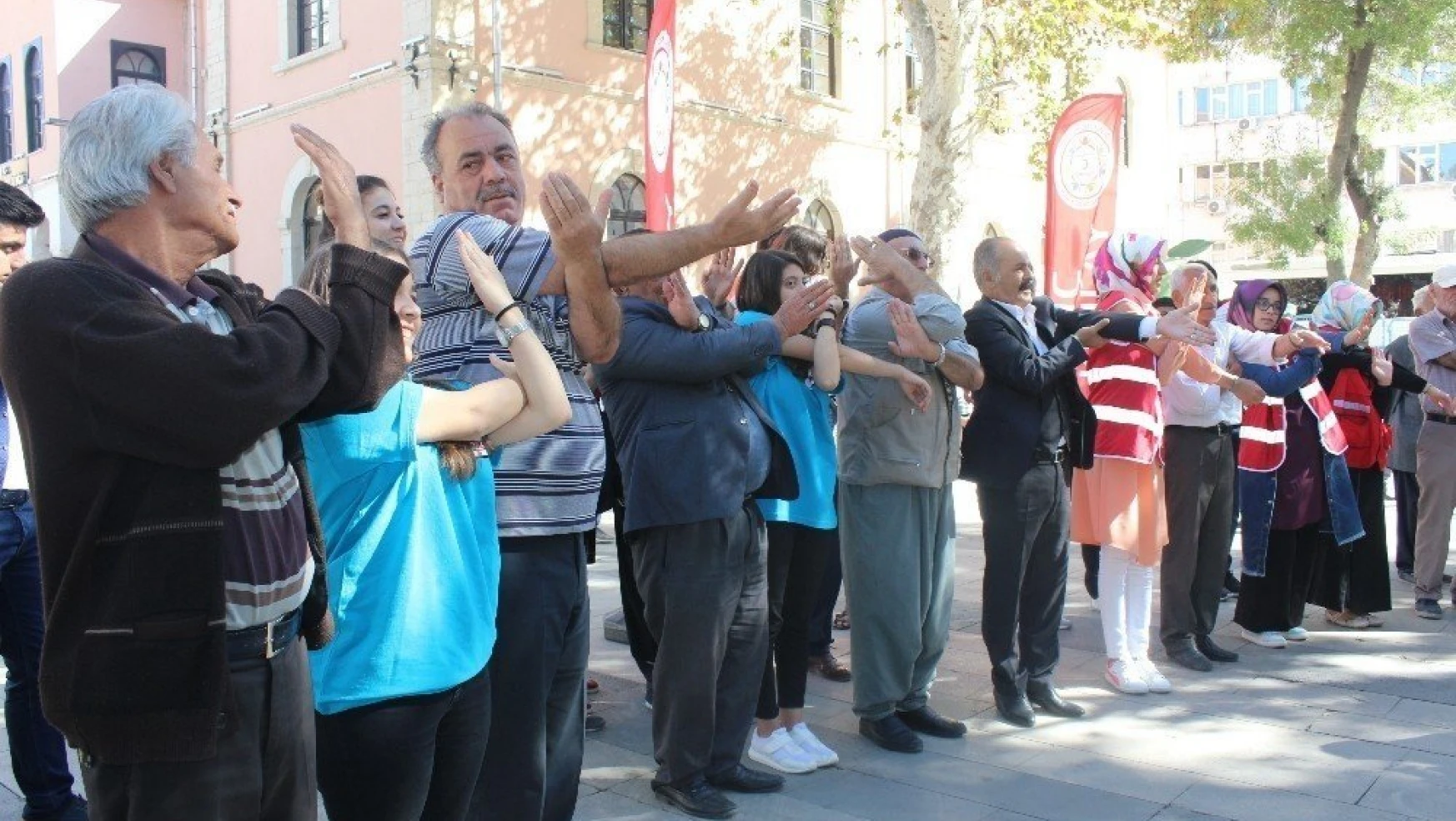 Elazığ'da Gençler İle Yaşlılar Egzersiz Yaptı