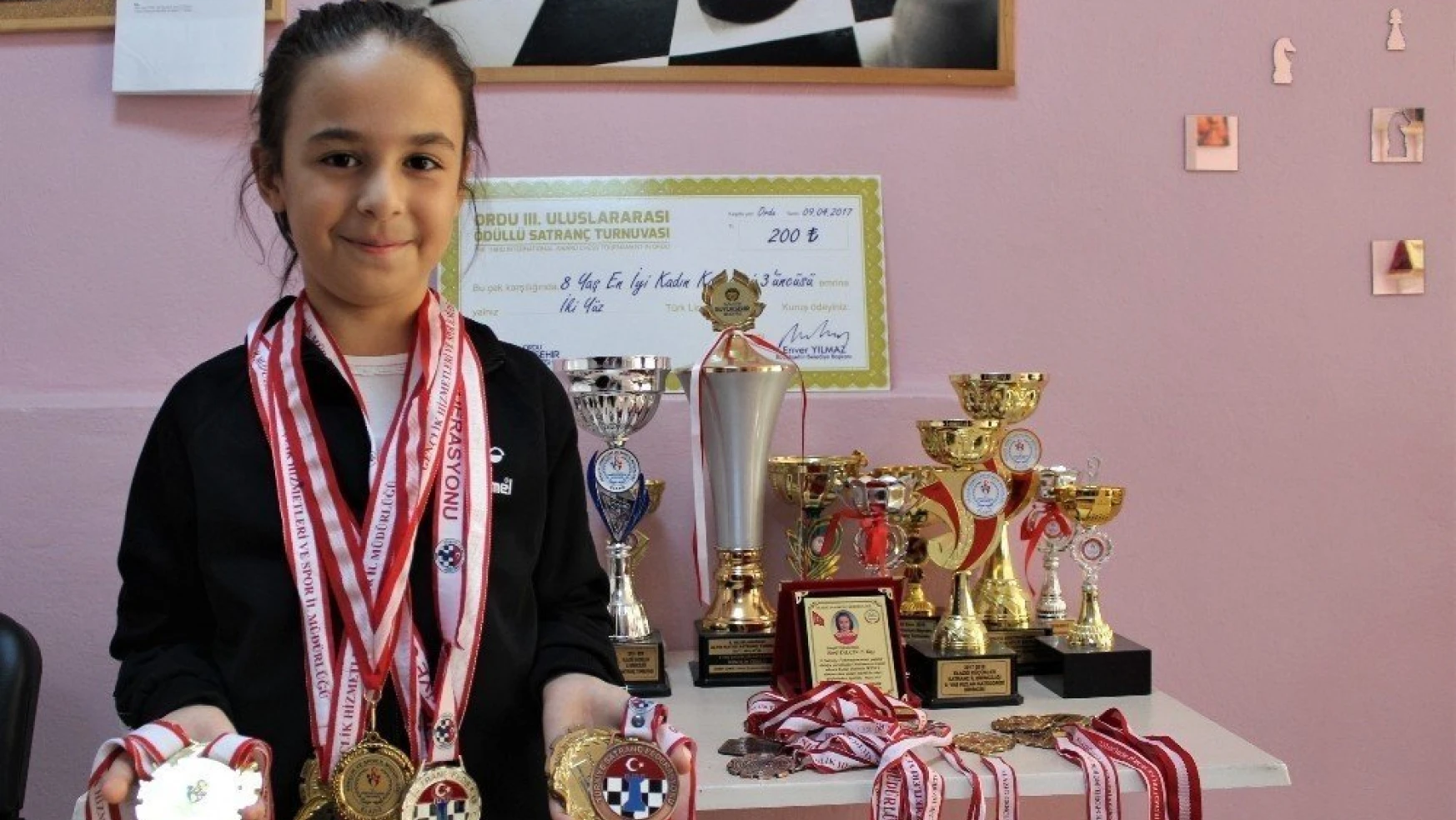 Elazığ'da 10 Yaşında 10 Kupası, 23 Madalyası Var