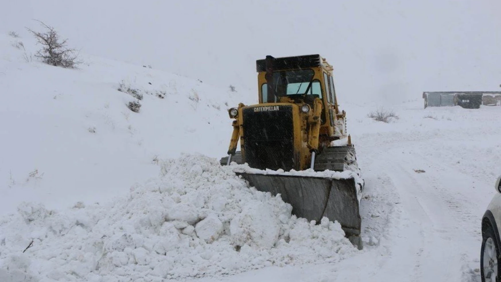 Elazığ'da Karla Kapanan 332 Köy Yolu Açıldı