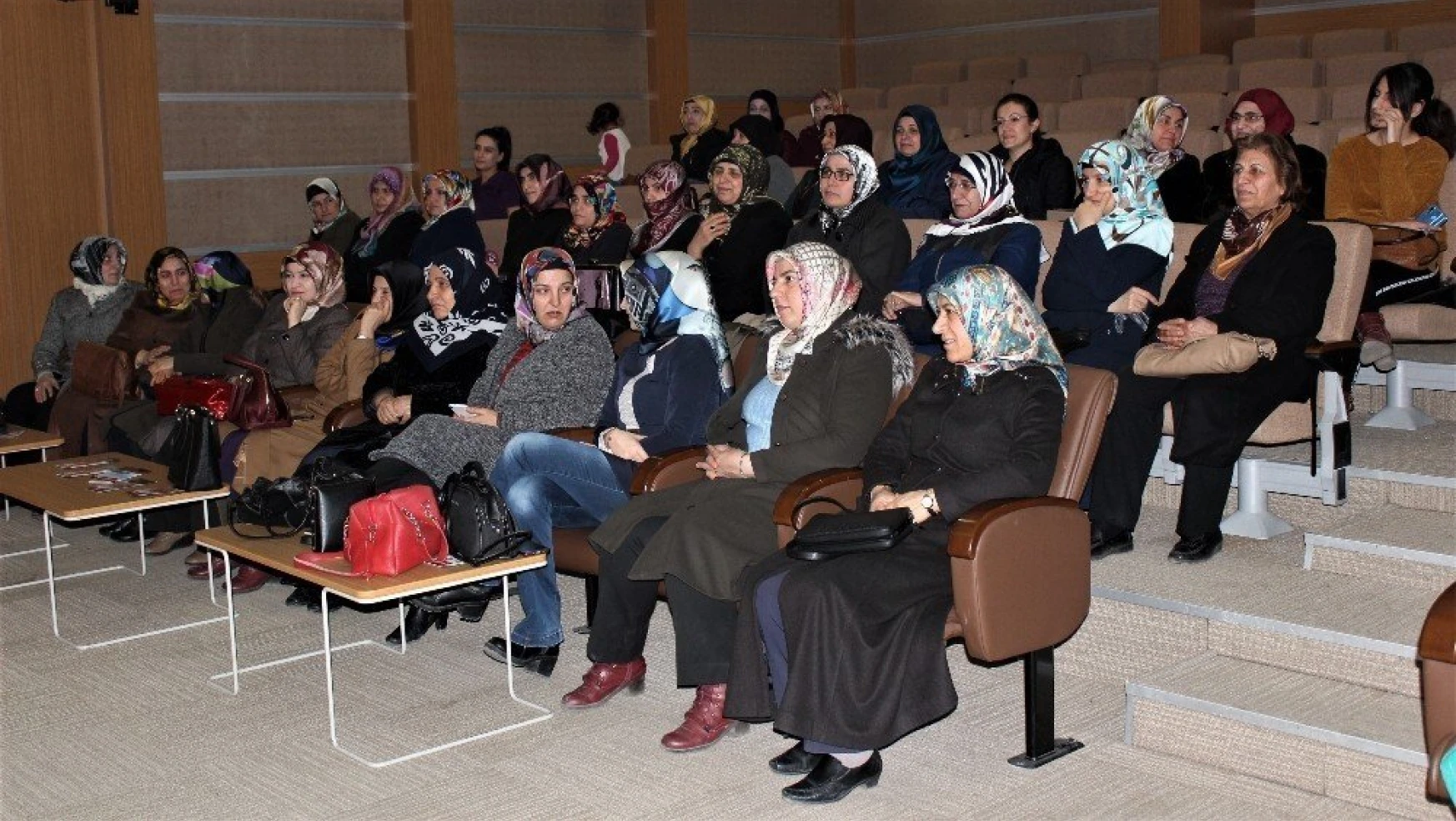 Elazığ'da Sağlıklı Yaşam Semineri Düzenlendi