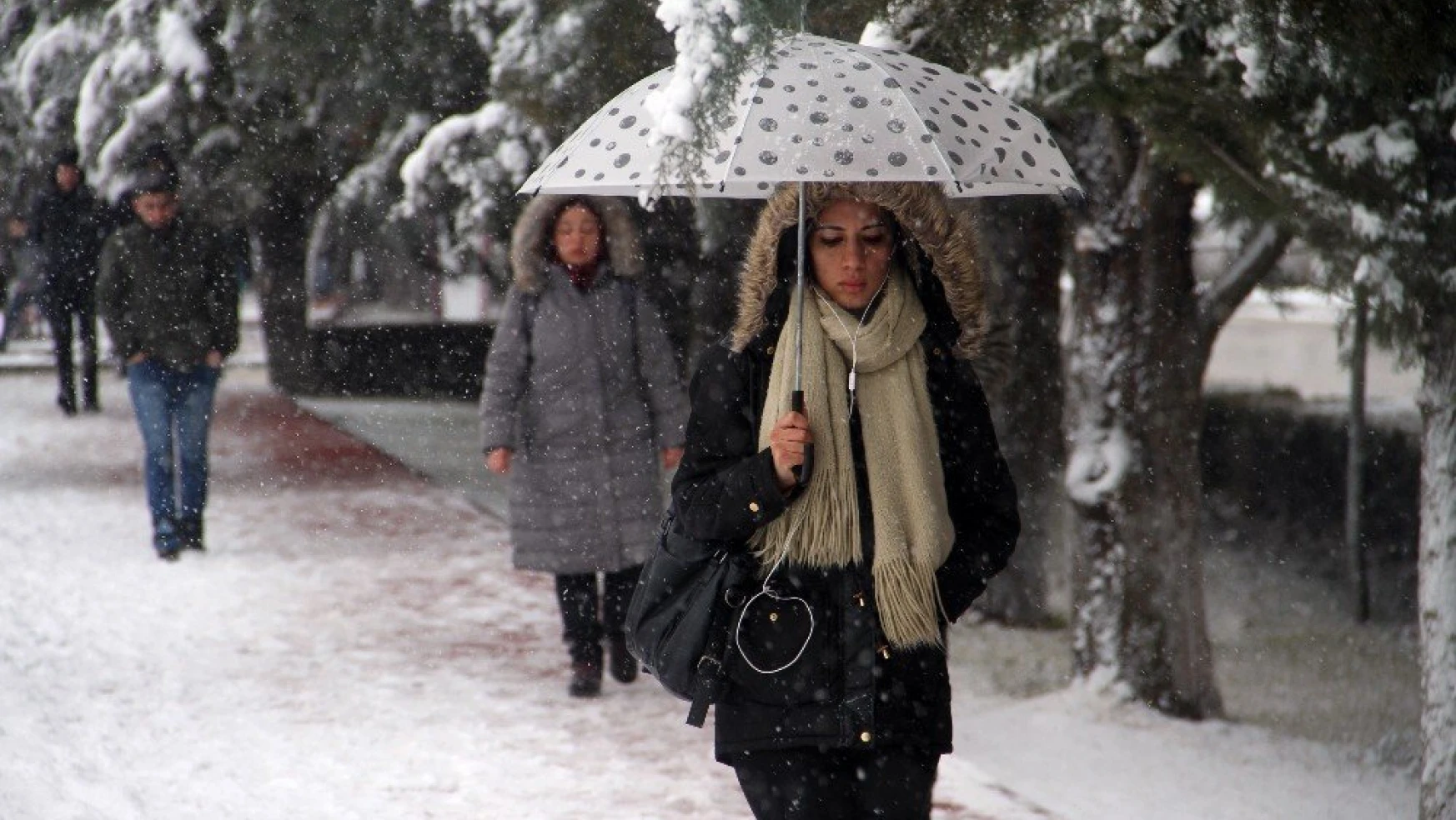 Elazığ'da 138 Köy Yolu Kar Yağışı Nedeniyle Ulaşıma Kapandı