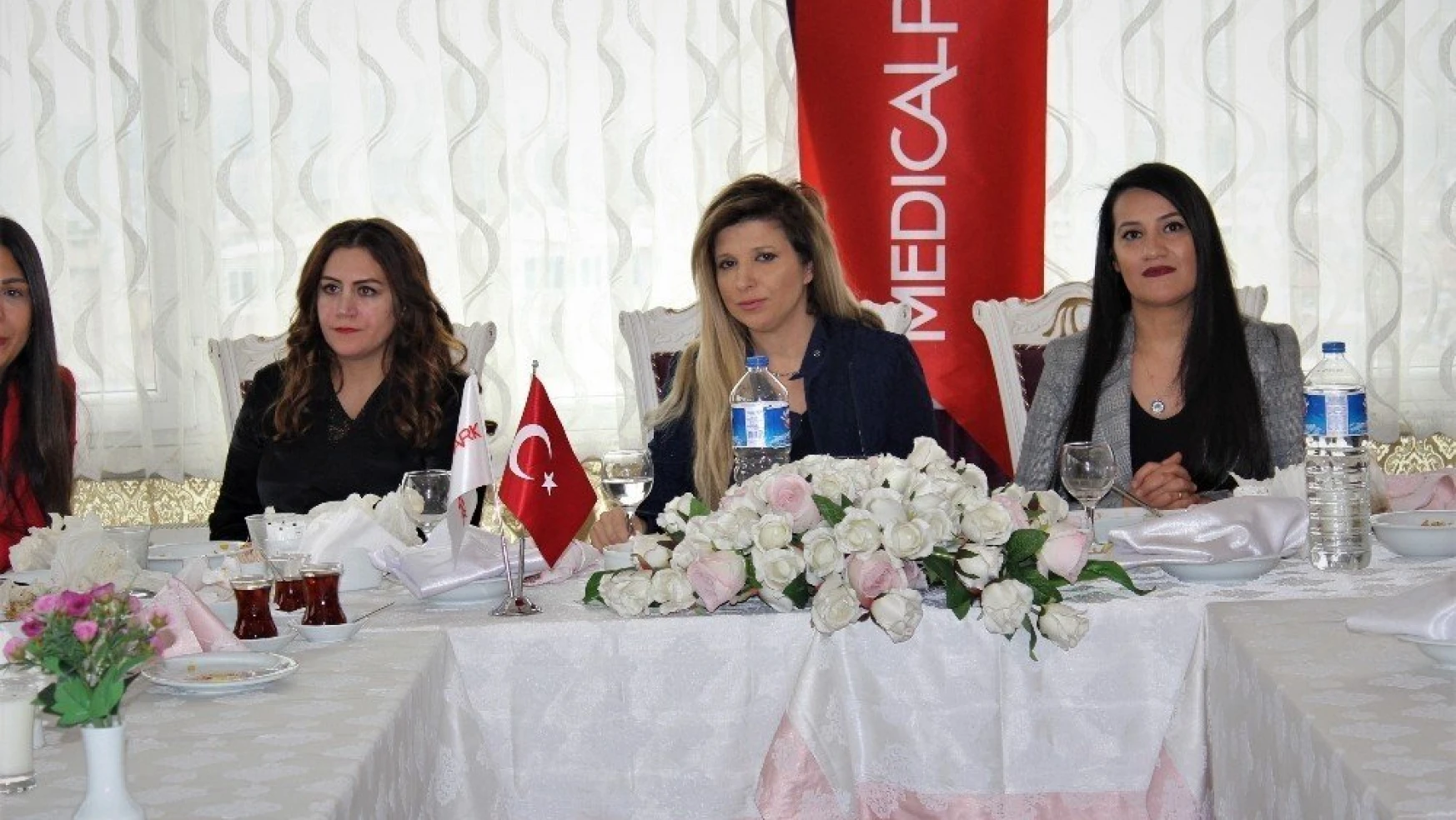 Elazığ'da Kadınlar Gününe Özel Program Düzenlendi
