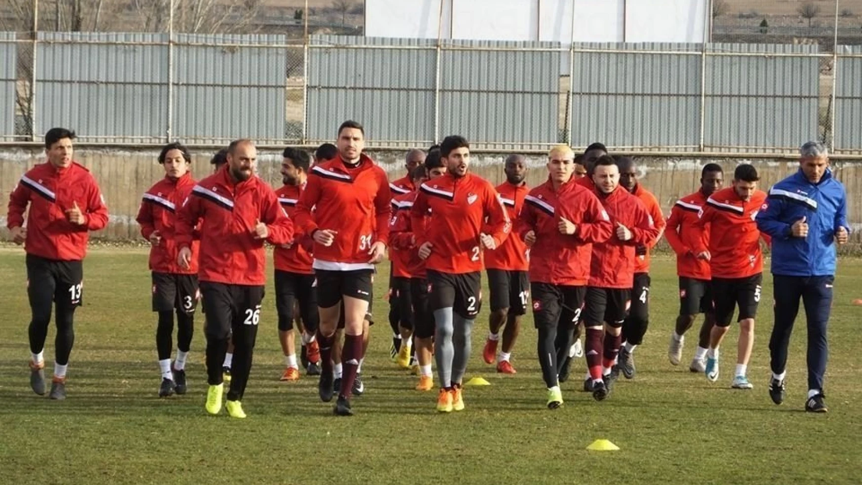 Elazığspor 20 Futbolcuyla Şanlıurfa'ya Gitti