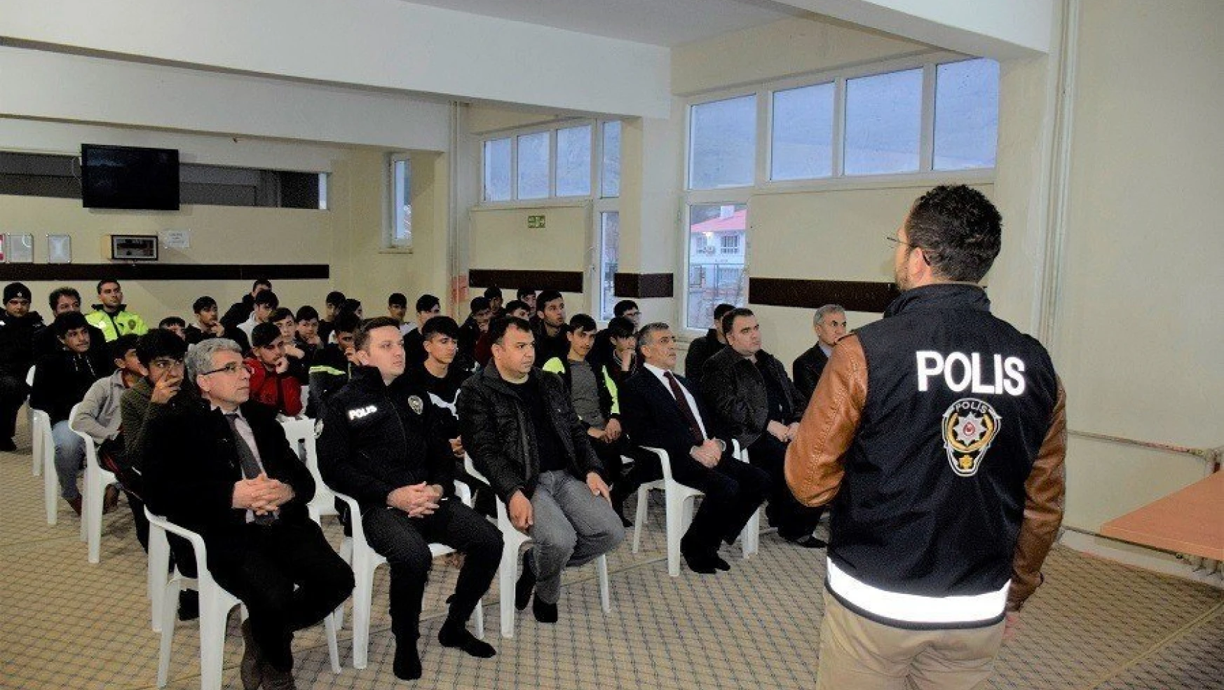 Palu'da Gençlik ve Güvenli Gelecek Semineri Düzenlendi