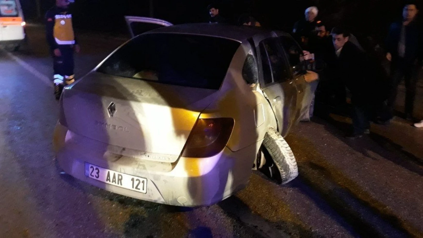 Elazığ Diyarbakır Yolunda Trafik Kazası, 2 Kişi Yaralandı