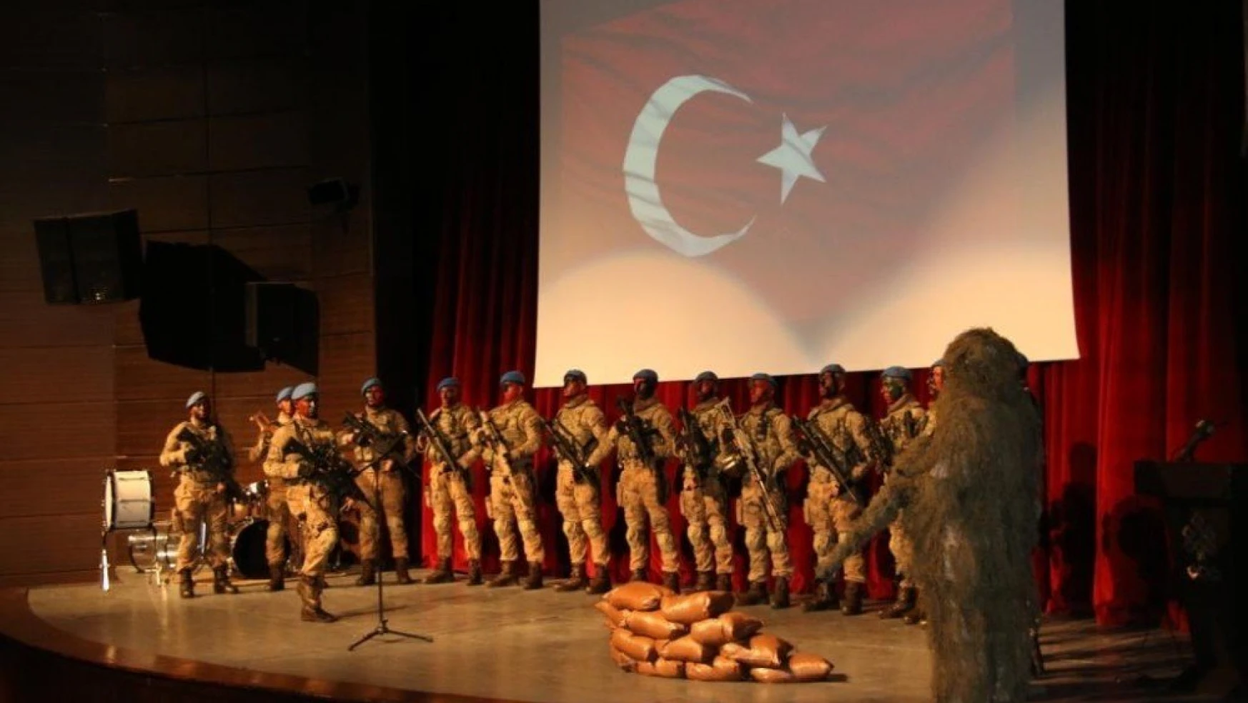 Elazığ'da 18 Mart Şehitleri Anma Günü Programı Düzenlenendi