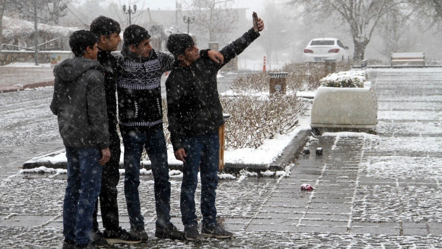 Bahar Havası Elazığ'da Yerini Kara Bıraktı