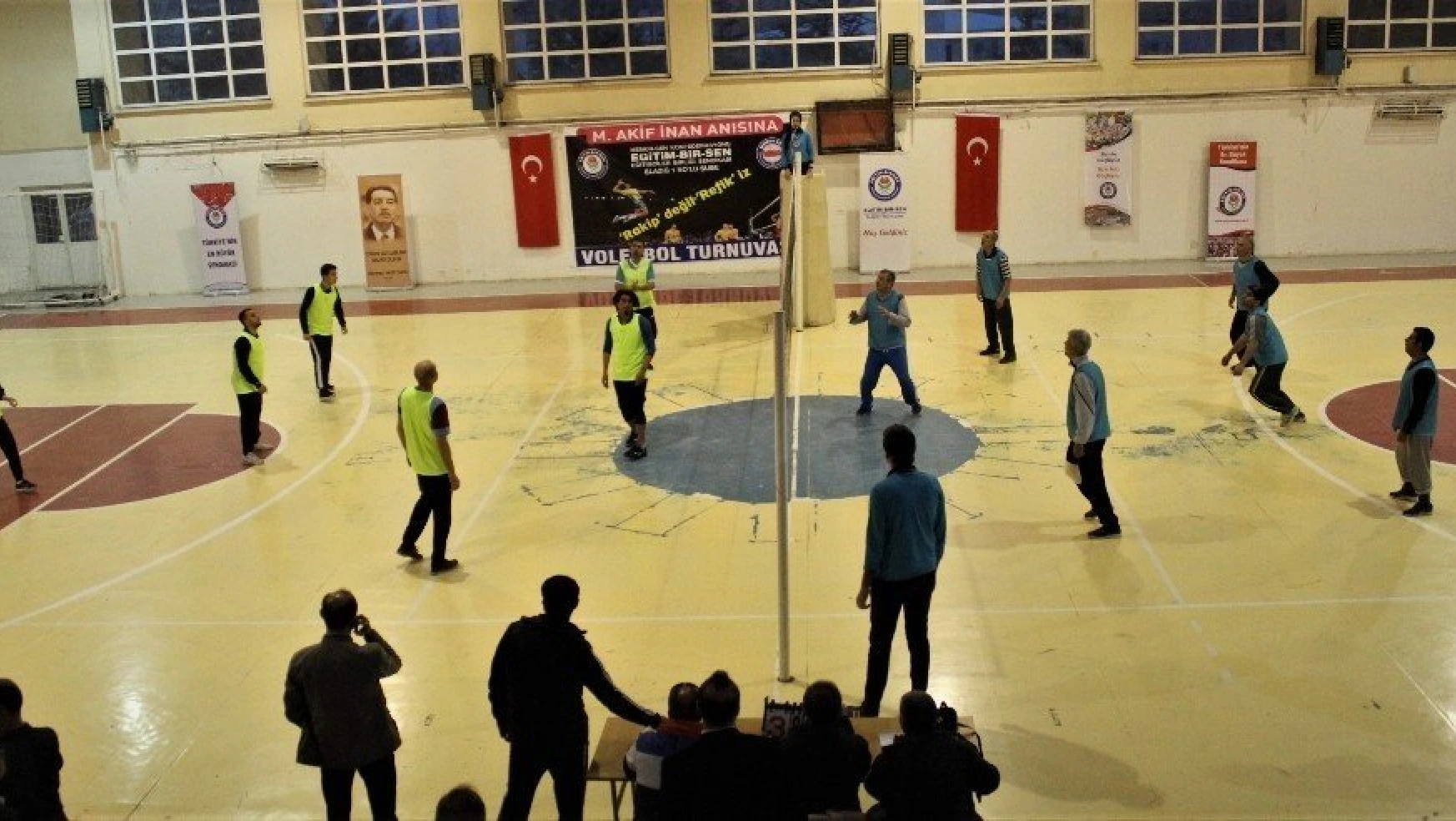 Milli Şair Mehmet Akif Ersoy'un Anısına Voleybol Turnuvası Başladı