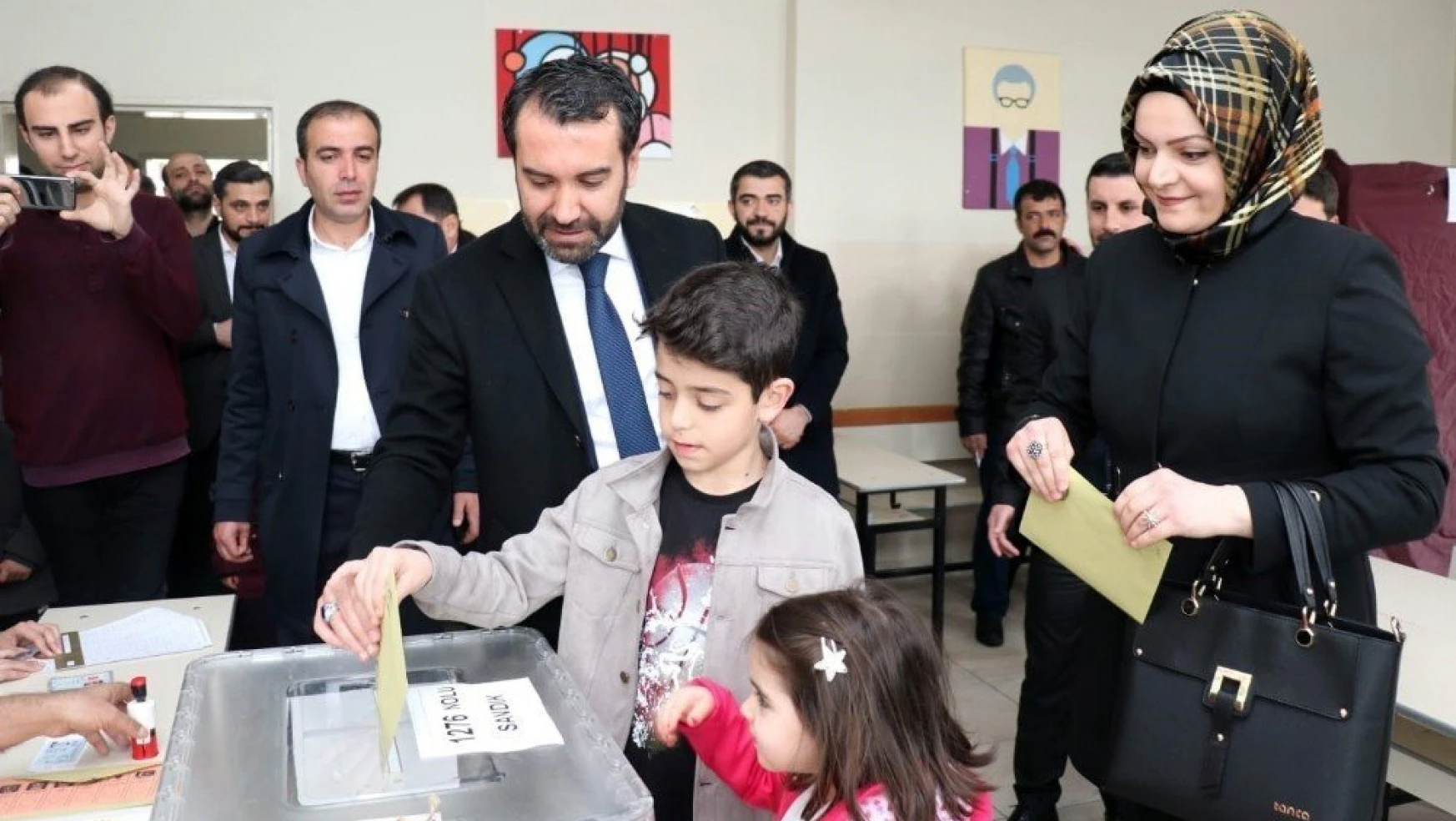 Elazığ'da AK Parti ve MHP'li Başkan Adayları Oylarını Kullandı