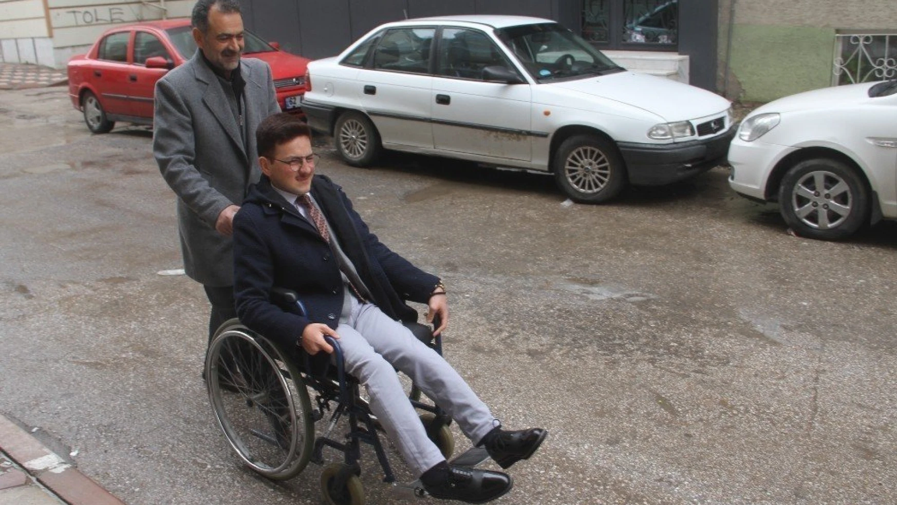 Serebral Palsi Hastası Tekerlekli Sandalye İle Oyunu Kullandı