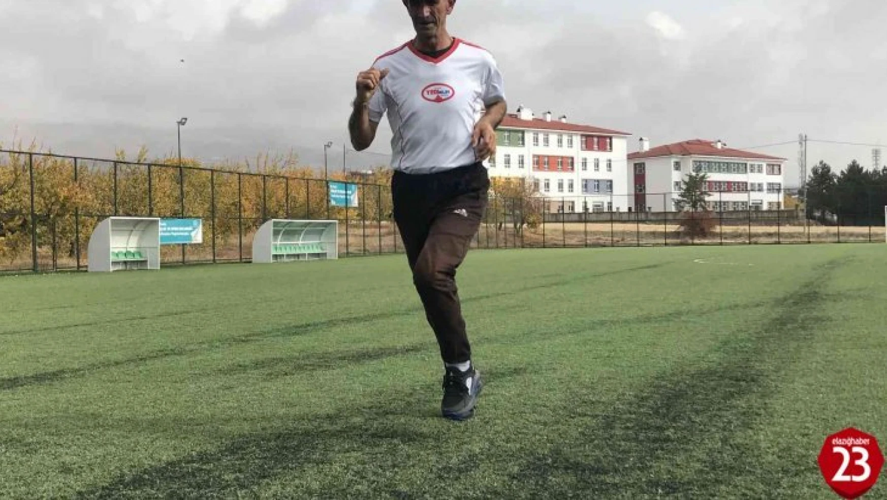 Baskil'de 58 Yaşındaki Muhtar Gençlere Taş Çıkartıyor, Günde 20 Kilometre Koşuyor