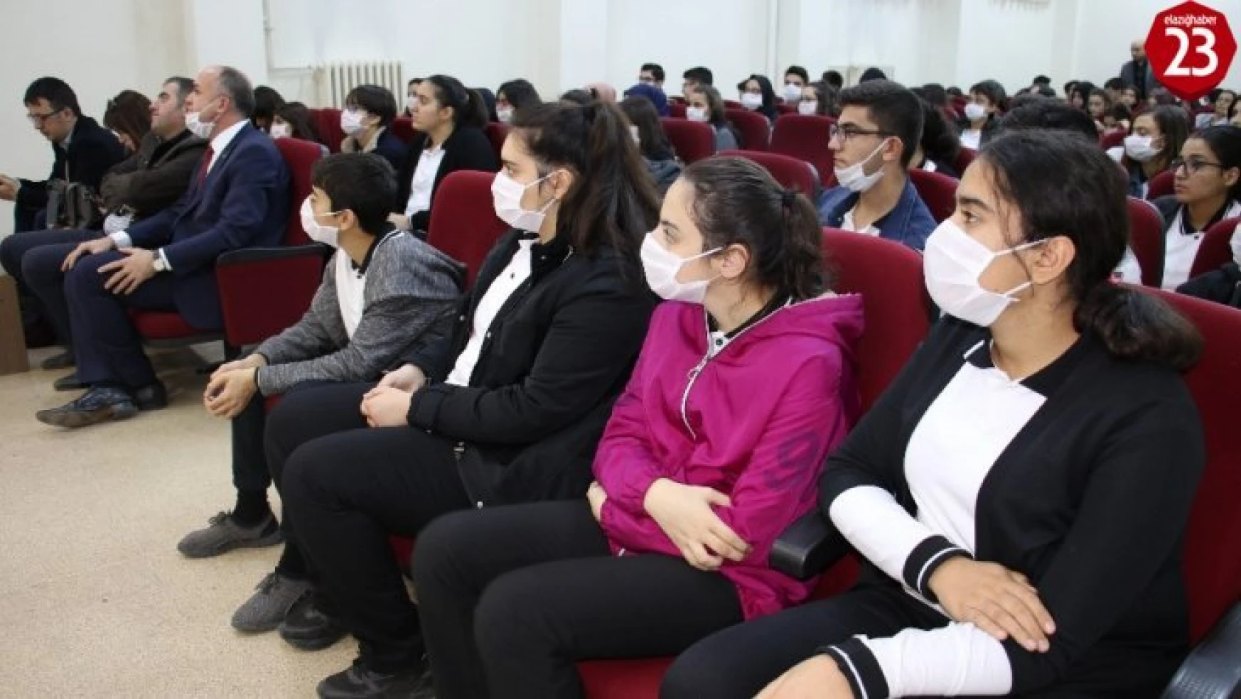 650 Öğrenci Maske Takarak Lösemi'ye Dikkat Çekti