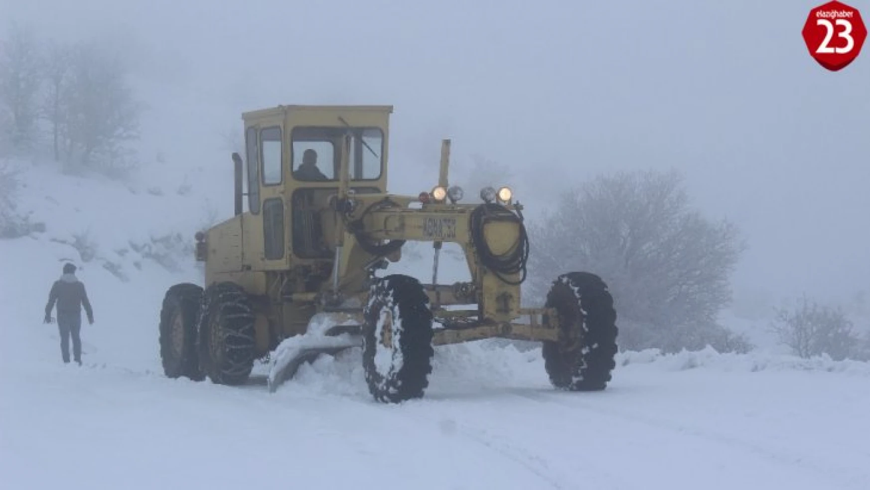 73 köy yolunun kapandığı Elazığ'da ekiplerin kar mesaisi başladı