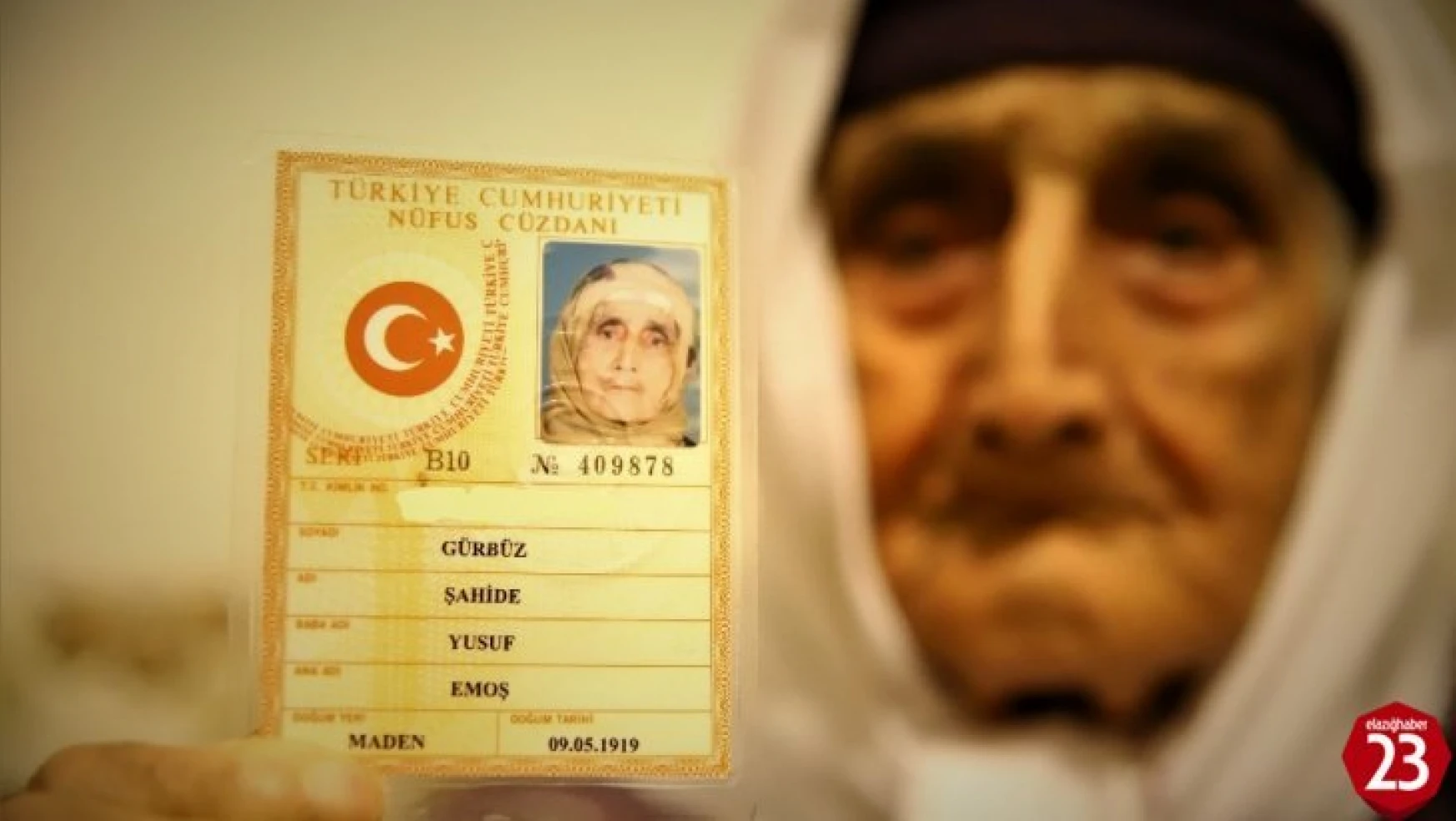 80 torunlu 102 yaşındaki Şahide nine, Covid-19'u evinde yendi