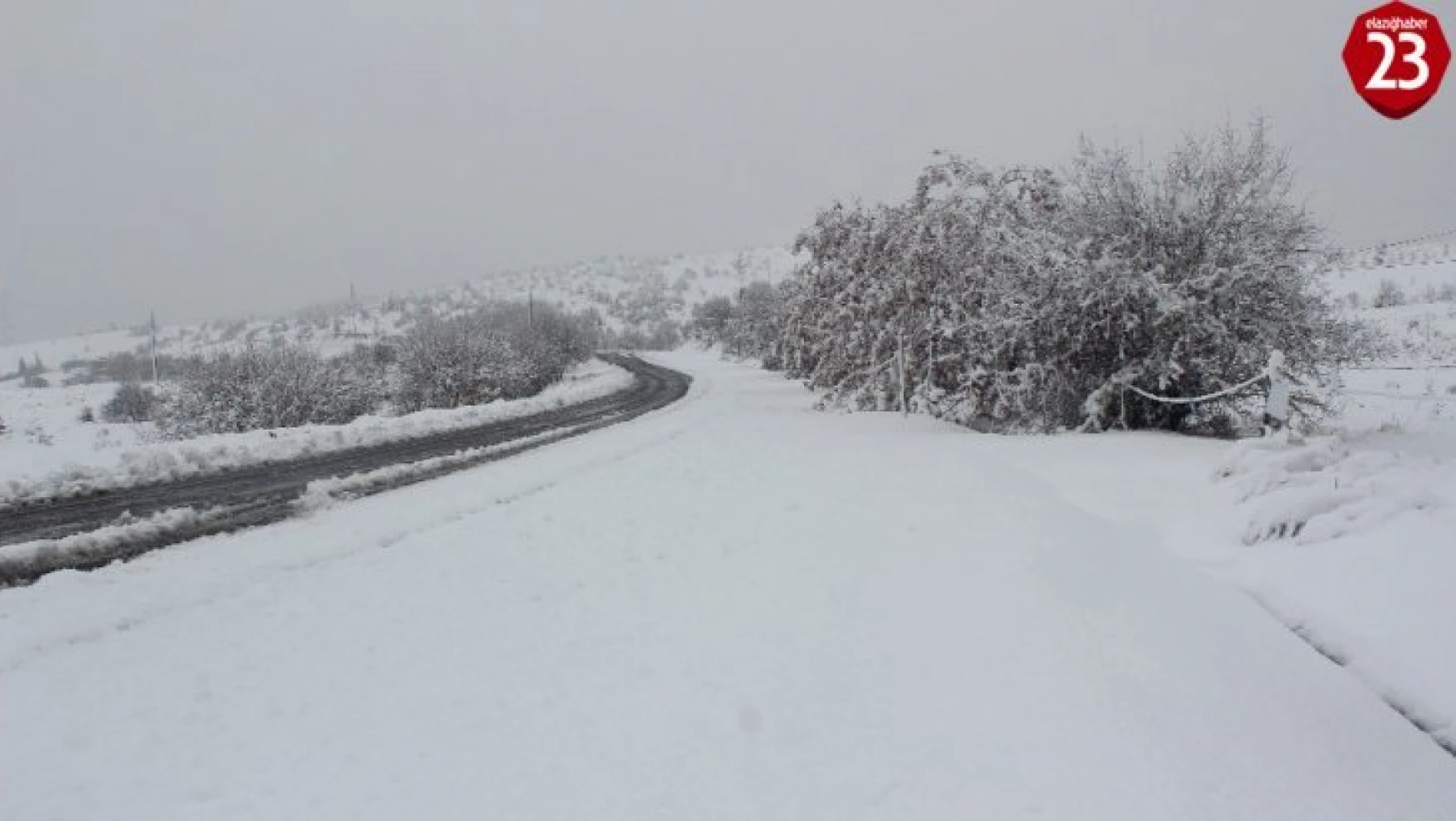 81 köy yolunun kapandığı Elazığ'da kar mesaisi başladı