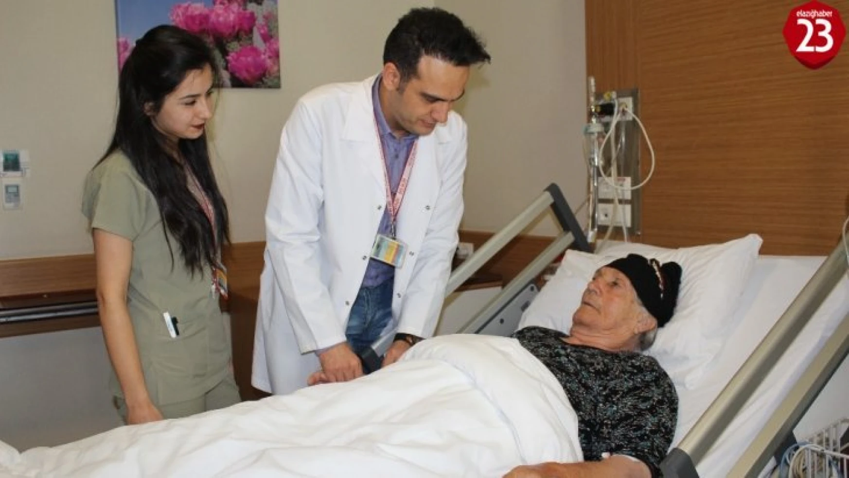 85 yaşındaki hasta kapalı ameliyat yöntemi ile sağlığına kavuştu