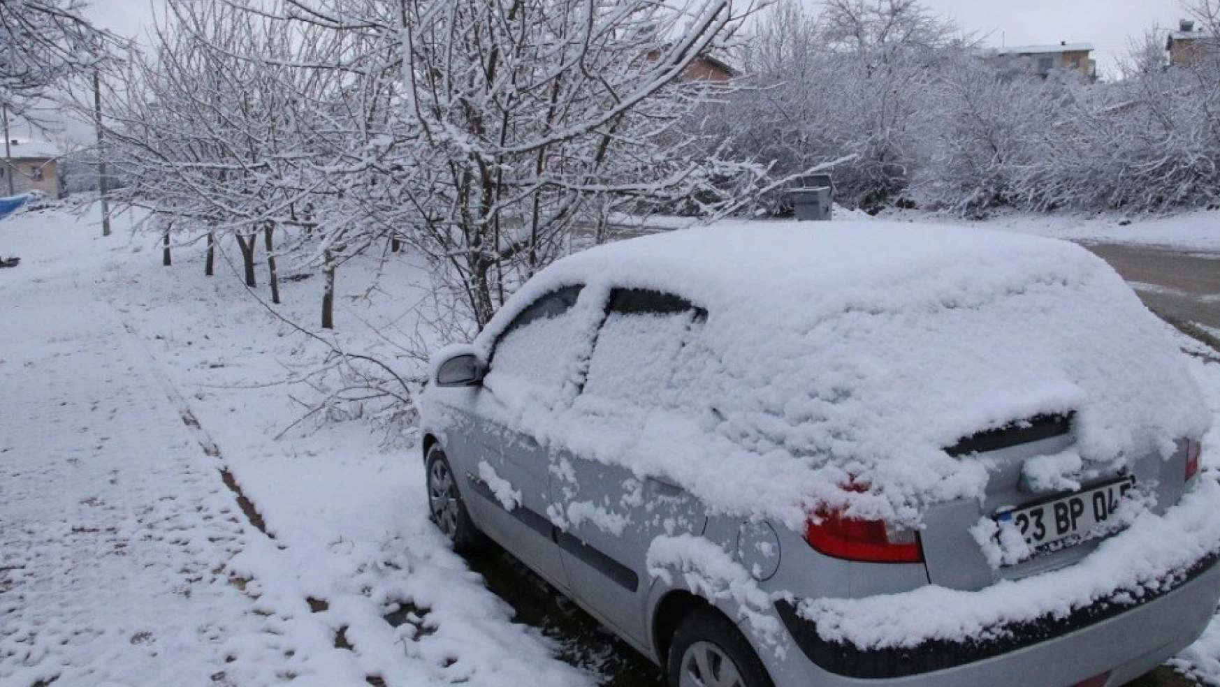 Elazığ'da Kar 179 Köy Yolunu Kapattı, 8 İlçede Okullar Tatil Edildi