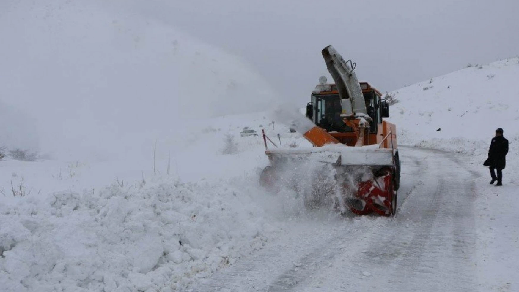 Elazığ'da Kar Yüzünden 77 Köy Yolu Ulaşıma Kapandı