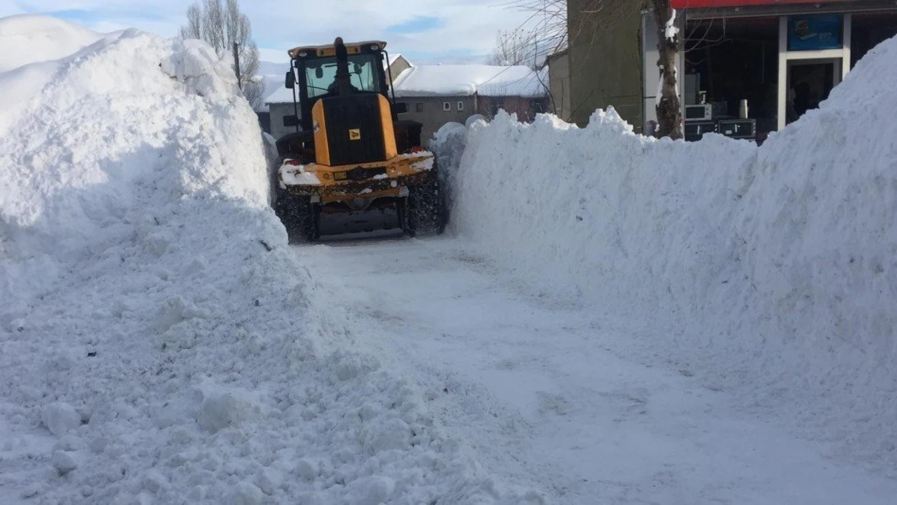 Elazığ'da Kar ve Fırtına Köy Yollarını Kapattı, 249 Köy Yolu Kapandı