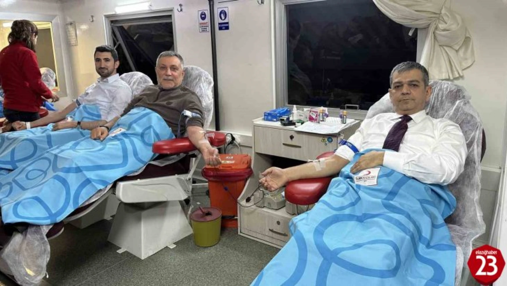 Ak Parti Elazığ Milletvekili Adayları Kızılay'a Kan Bağışı Yaptı